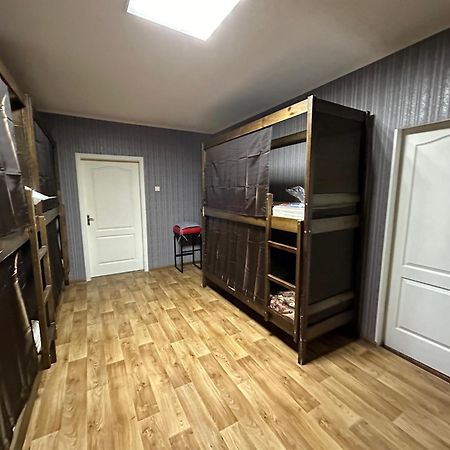 Ararat-Poznyaki Hostel Киев Екстериор снимка