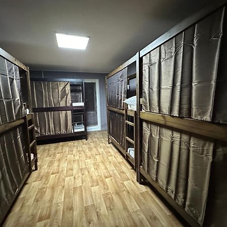 Ararat-Poznyaki Hostel Киев Екстериор снимка