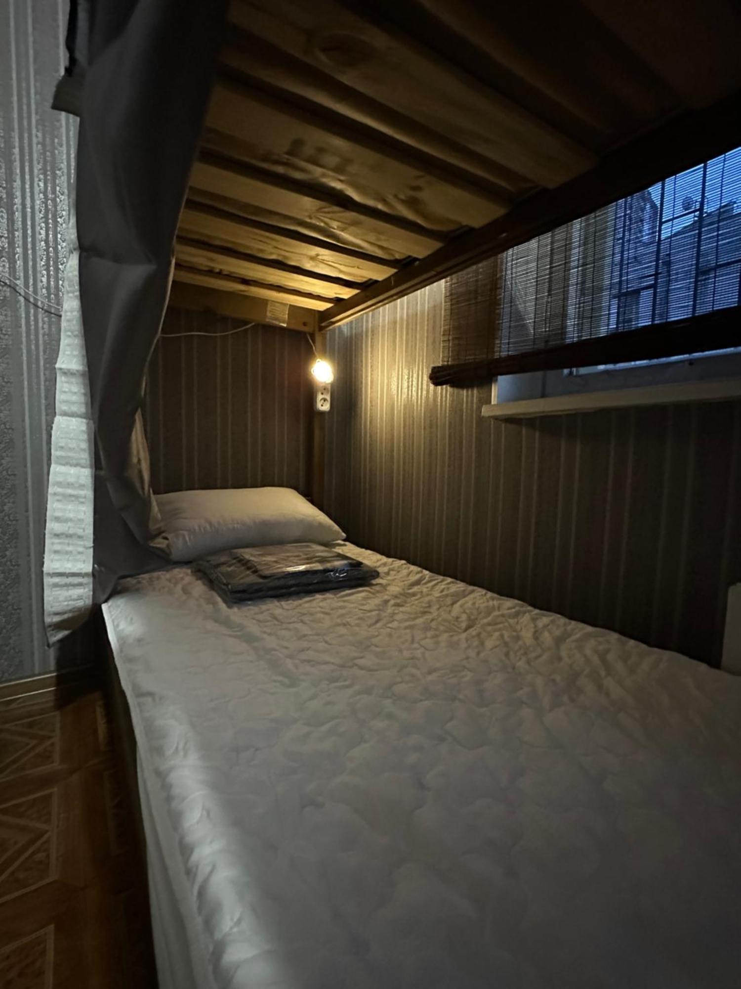 Ararat-Poznyaki Hostel Киев Екстериор снимка