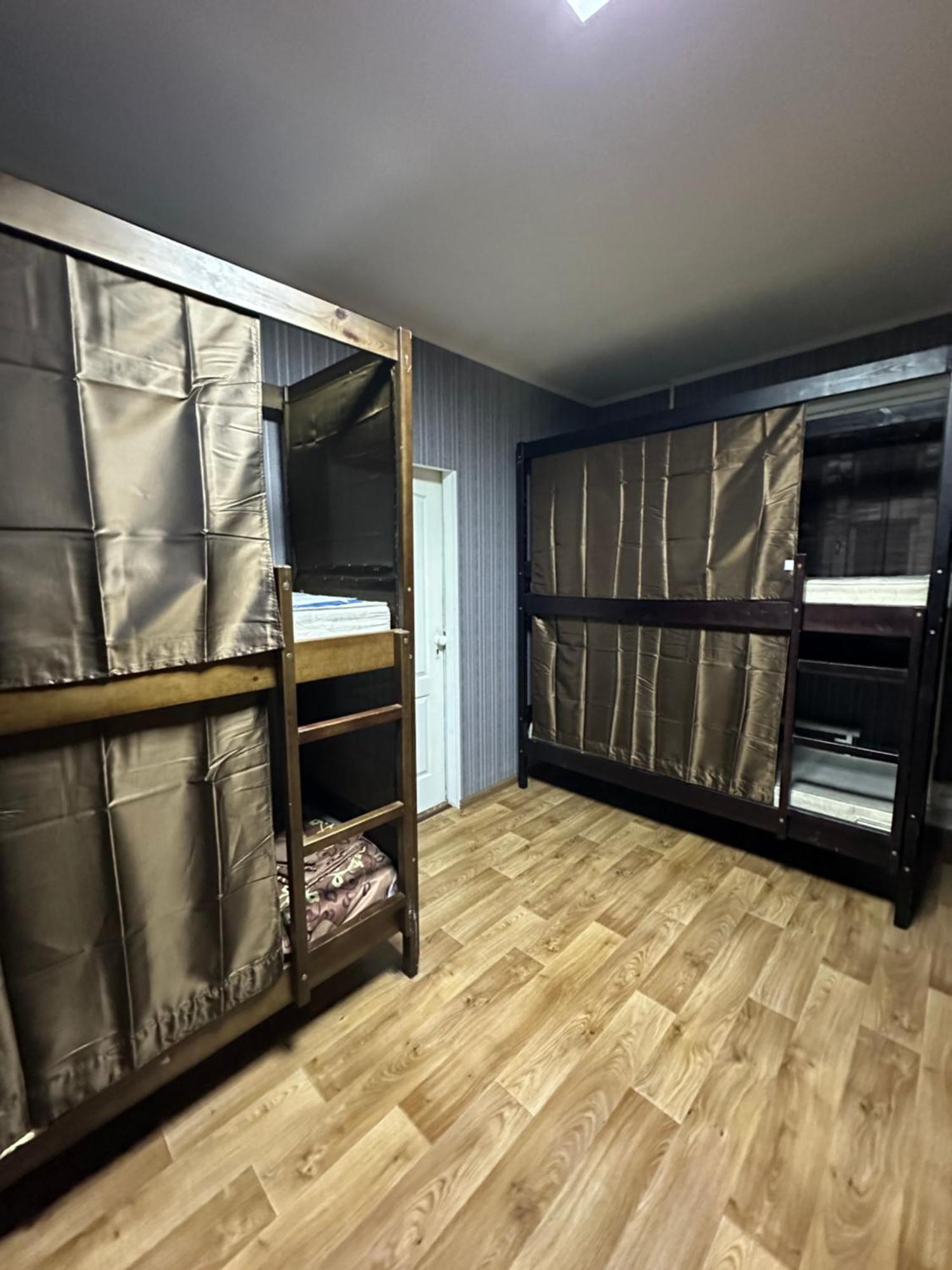 Ararat-Poznyaki Hostel Киев Екстериор снимка