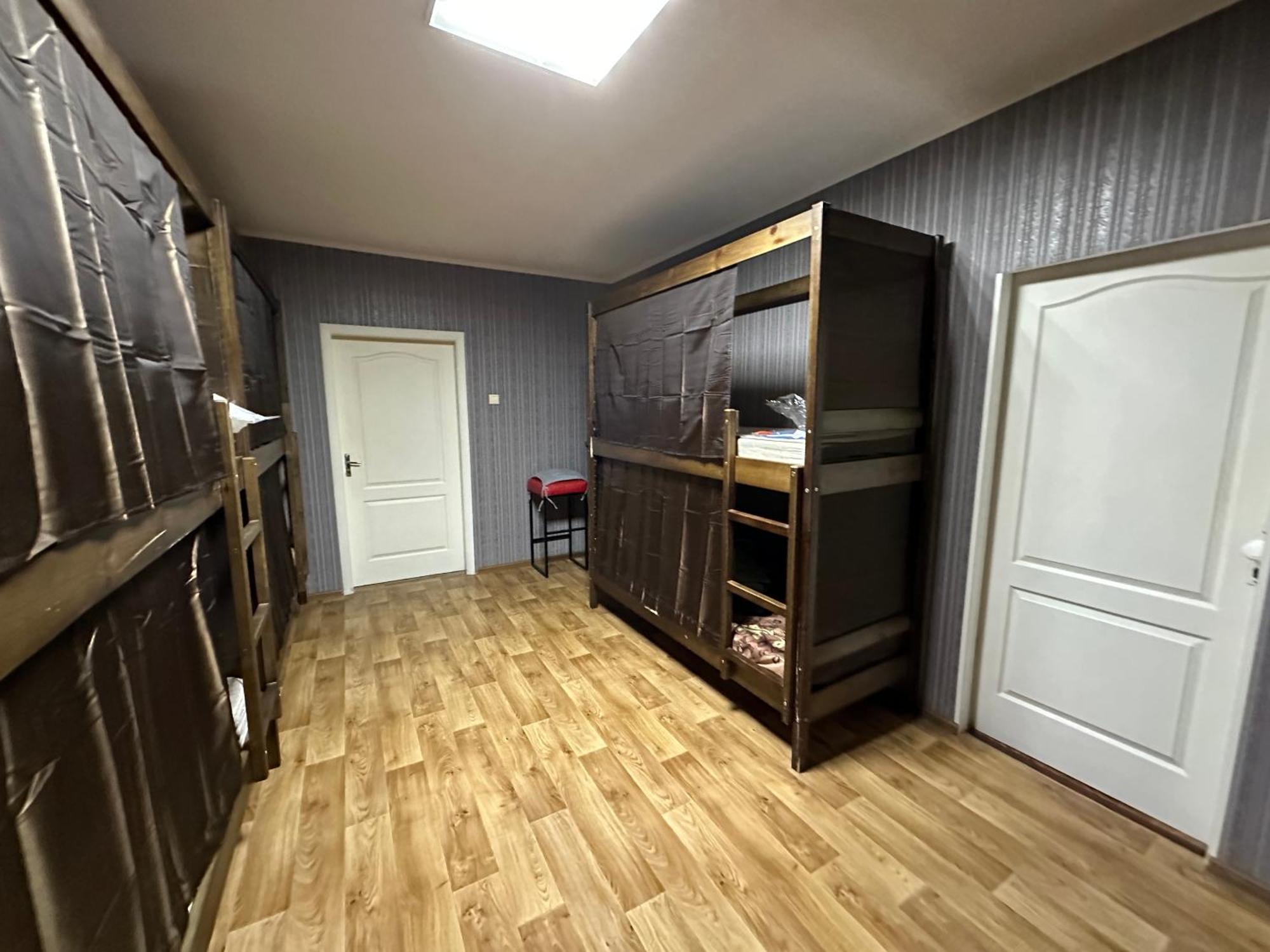 Ararat-Poznyaki Hostel Киев Екстериор снимка