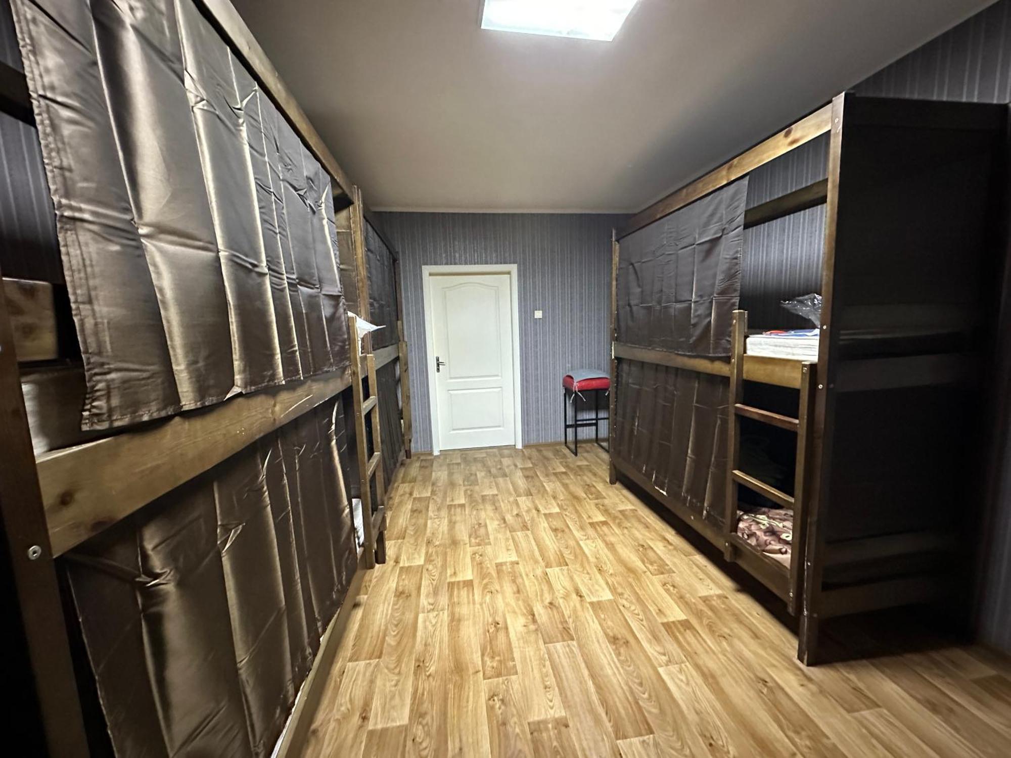 Ararat-Poznyaki Hostel Киев Екстериор снимка